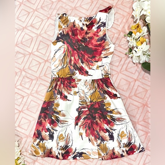 ✨❤️✨ LAUREN CONRAD Sleeveless V-Neck Dress - Fit & Flare with Hidden Zipper ✨❤️✨ - Picture 2 of 6